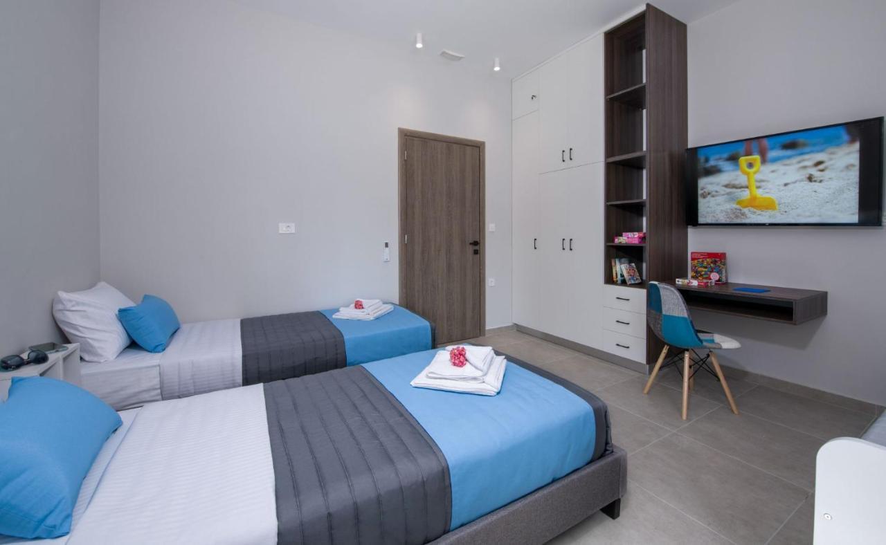 Stalós Luxury Villa Eva-Mari With Jacuzzi, 50M From The Beach מראה חיצוני תמונה