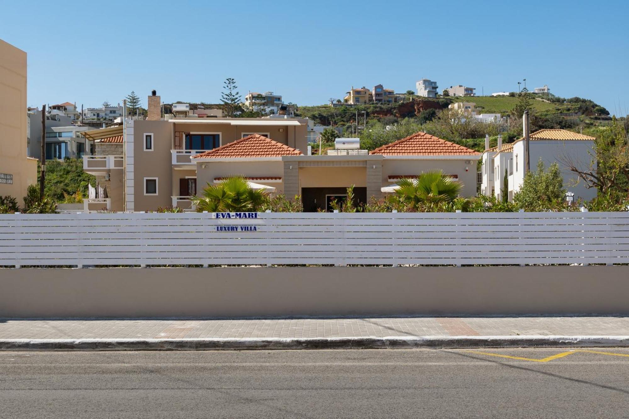 Stalós Luxury Villa Eva-Mari With Jacuzzi, 50M From The Beach מראה חיצוני תמונה